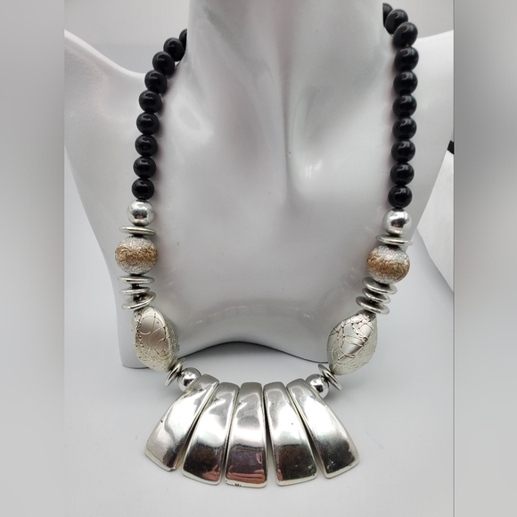 The‎ priestess spiked ball beaded necklace N2437